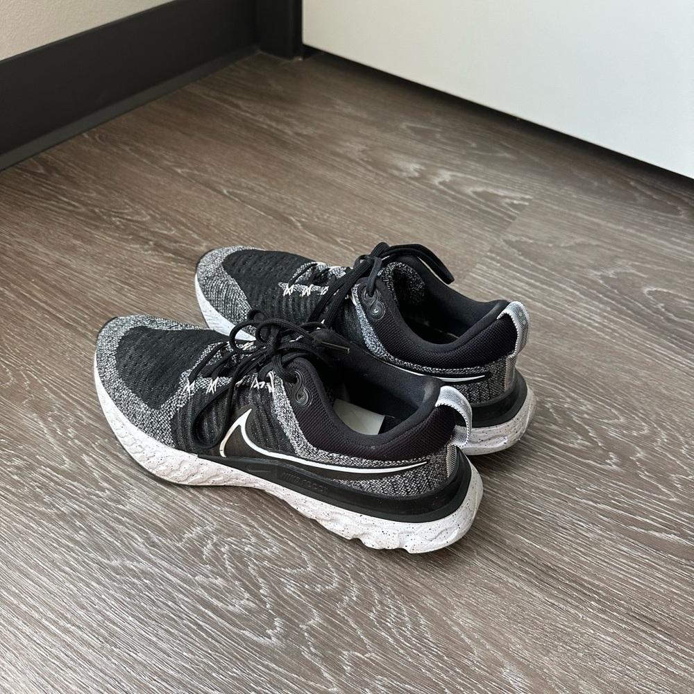 Nike Infinity React Women’s size 9